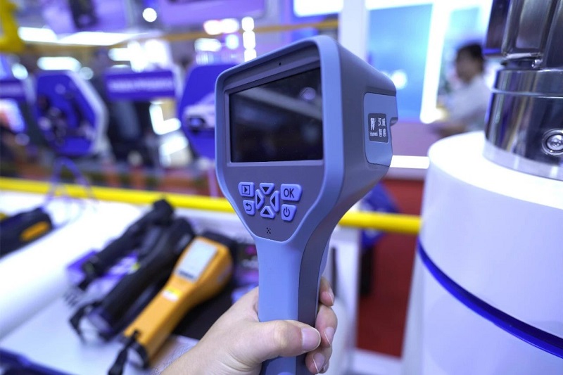 重慶燃?xì)庹故兹眨瑵h威科技展位成超級(jí)“顯眼包”！